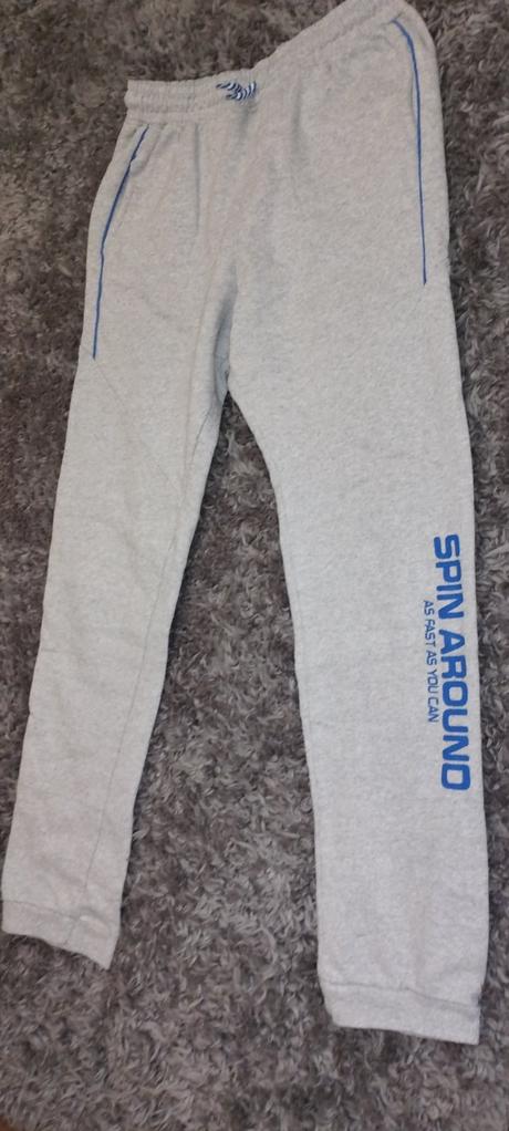 Chlapčenské tepláky, 158