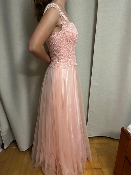 Spoločenské šaty s čipkou, s