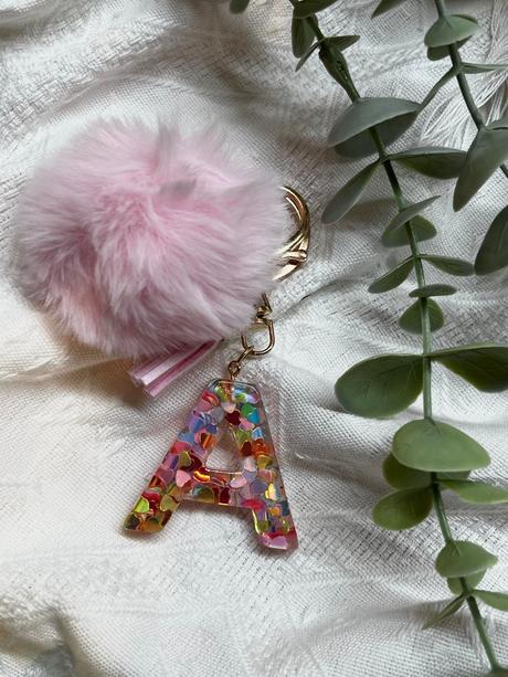 Ručne vyrobené živicové kľúčenky, 