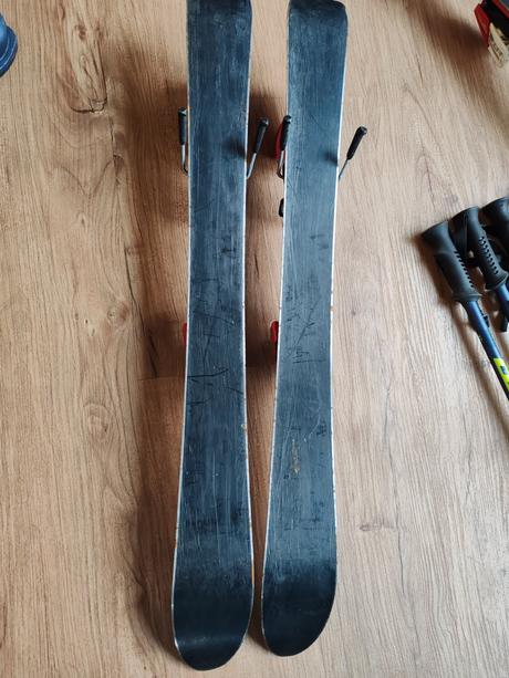 Lyže 80cm, lyžiarky 24,5 a 23,5cm, palice, 