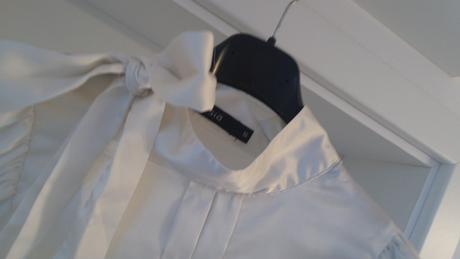 Trendy satenova bluzka s maslickou a 3/4 rukavom, s