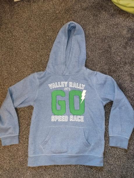 Mikina bez poškodenia, 146