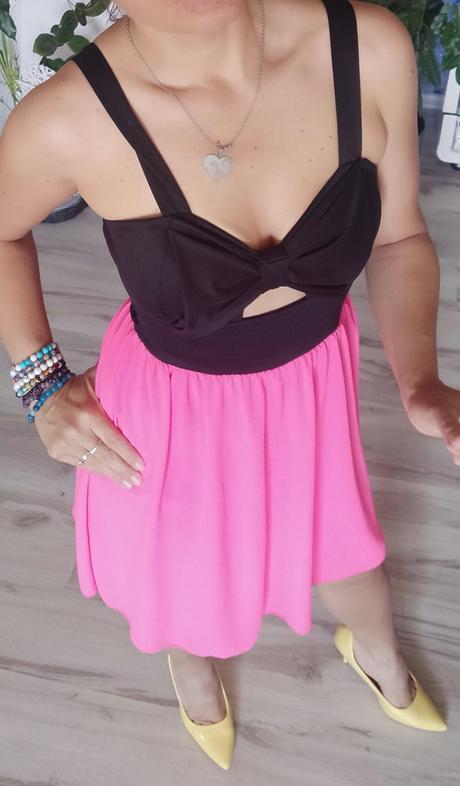 Extravagantné šaty, s