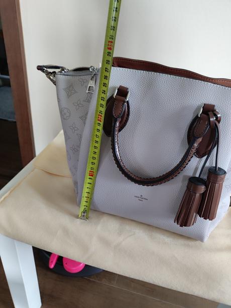 Dámska kožená kabelka, 