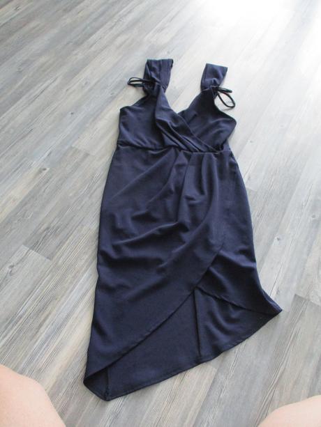 Zaujímavé šaty, 42