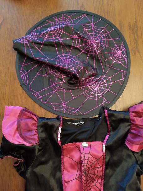 Kostým na karneval 2ks,