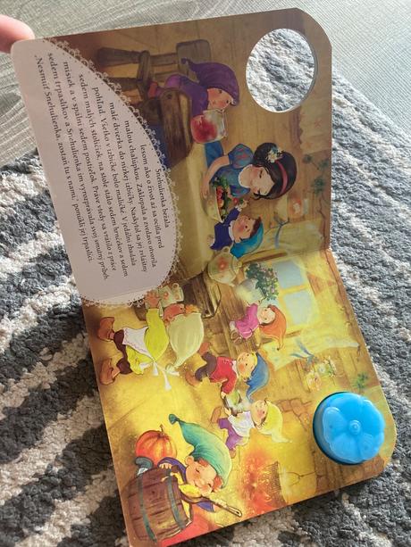 Snehulienka a medovníková chalúpka leporelá, 