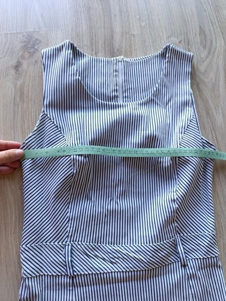 Dámske šaty prúžkované, s