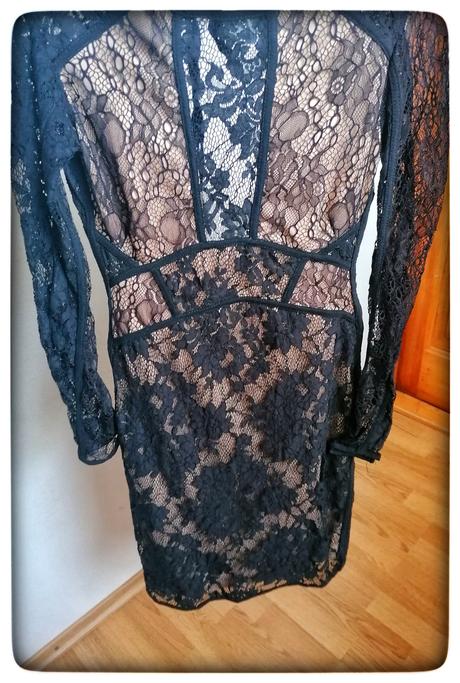 Nadherne prepracovane cipkovane saty s odhalenym, xs