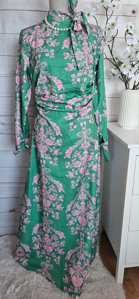 Krásne zaujímavé šaty, 38