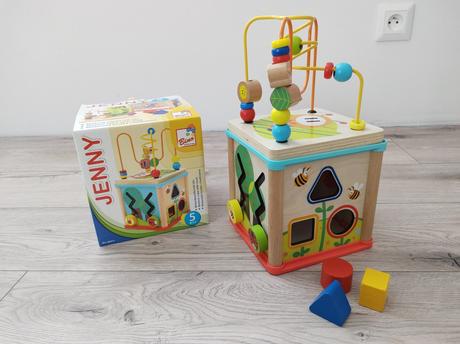 Drevená edukacna motoricka kocka,