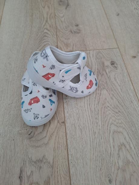 Papučky veĺ.24, 24