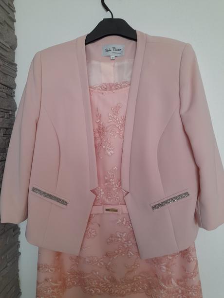 Spolocenske saty, 42