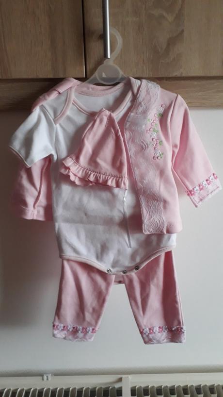 Body, leginy, kabatik a ciapka, 68