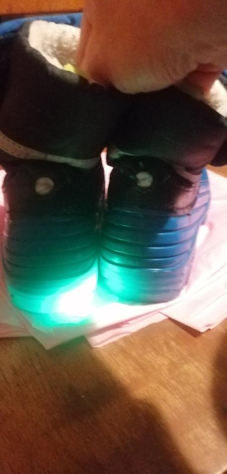 Zimne topanky svietacie, 30