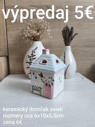 Krásna dekorácia domček svieti, 