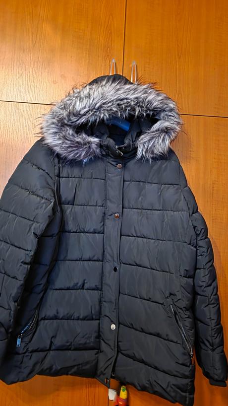 Tepla damska vetrovka48 zn.c&a, c&a,48