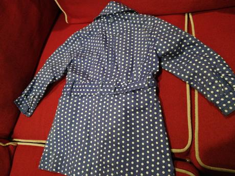 Bodkovaný kabát, 104