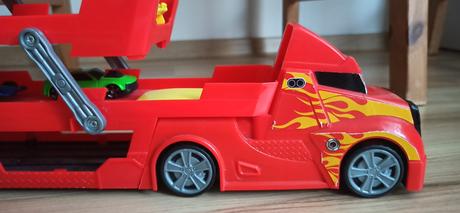 Kamión na prepravu áut,