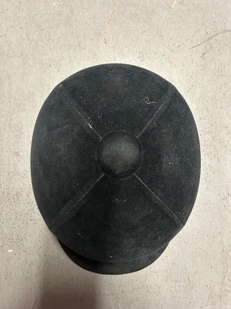 Fouganza jazdecká prilba, 