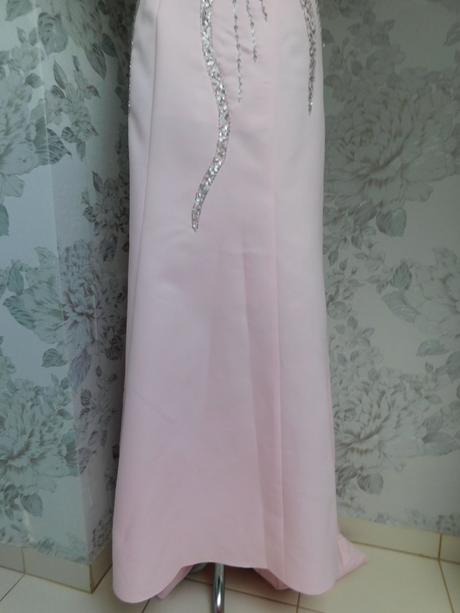 Pekne slavnostne šaty, 36