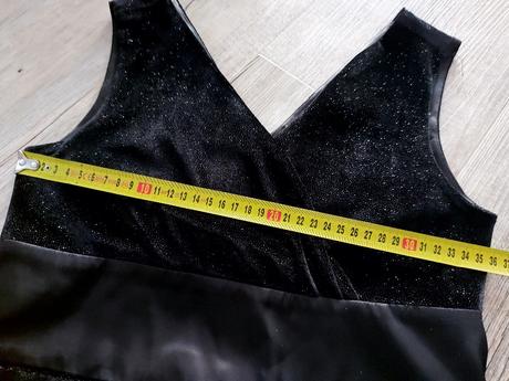 Čierne zamatové trblietavé šaty, 38