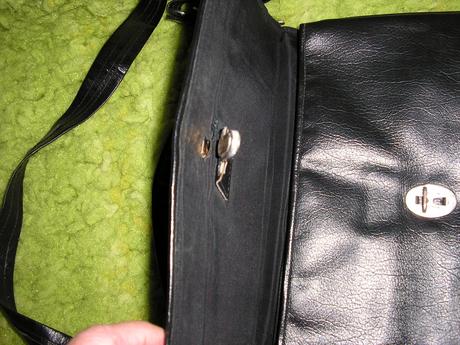 323. čierna kabelka,