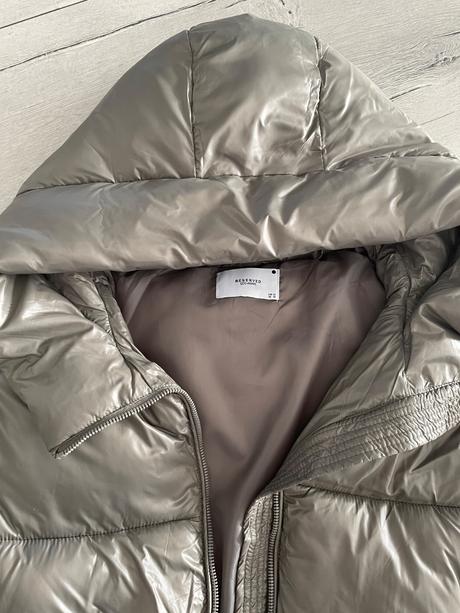 Lesklá bunda, reserved,m