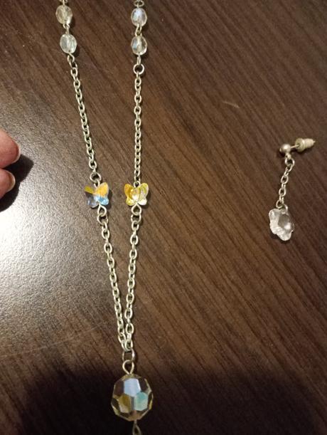 Náhrdelník a náušnice,