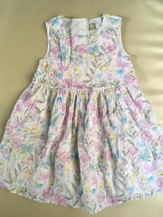 104/110 kvietkovane saty,4-5 r., tu,110