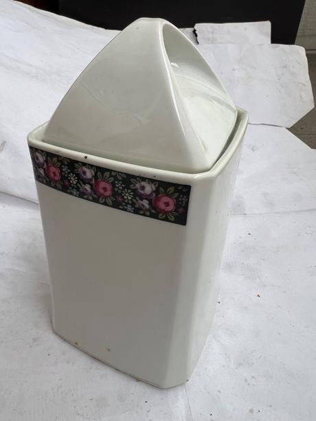 Starozitna reis velka porcelanova korenicka doza, 
