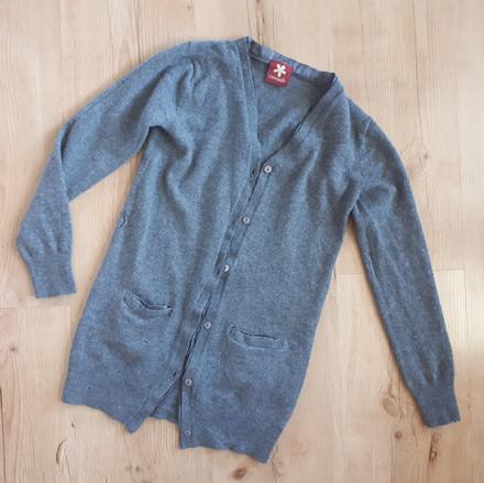 Kašmírový kardigan, 122