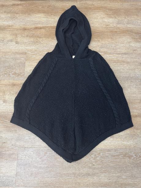 Čierne pončo s kapucňou lili, xs