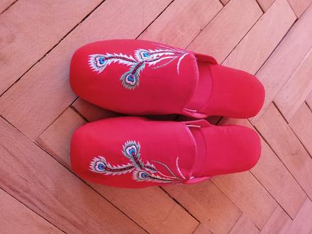 Vyšívané papuče, 40