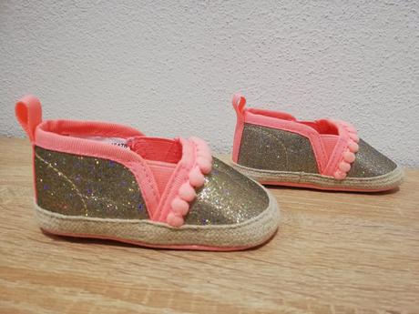 Zlaté trblietavé topánky, <17