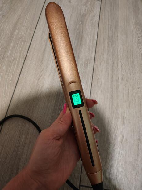 Žehlička na vlasyy zlatá, 