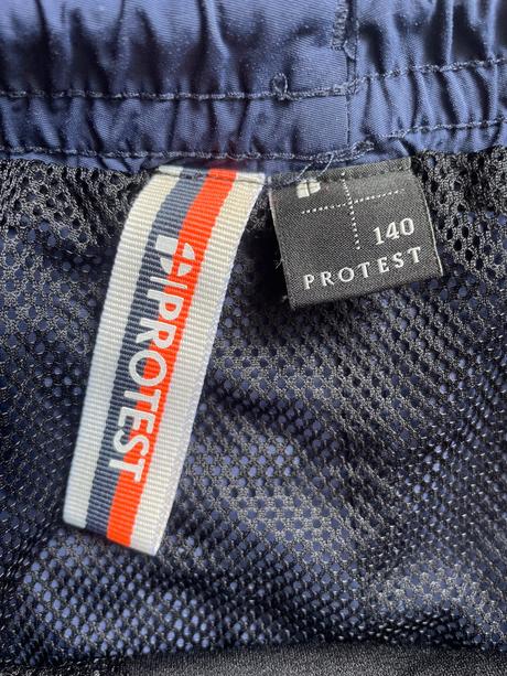 Plavky zn. protest, 140