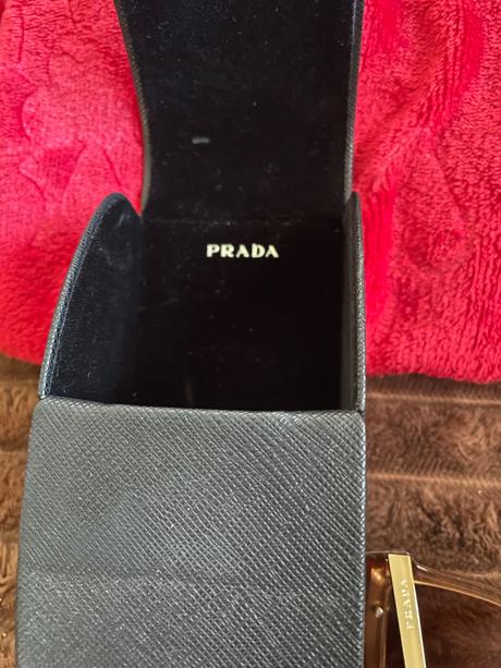 Slnecne okuliare, prada