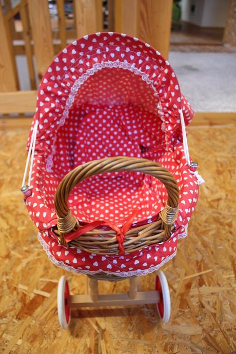 Prútený kočiarik pre bábiku,