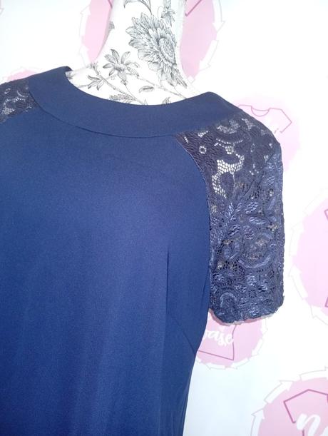 Tmavomodré šaty s čipkou 46/48, 46
