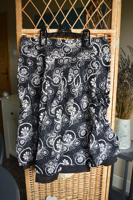 Sukňa s vreckami, 40