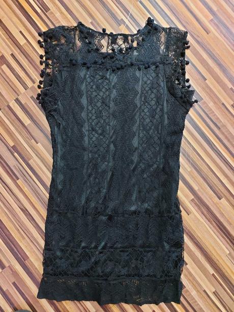 Cierne saty s cipkou, m