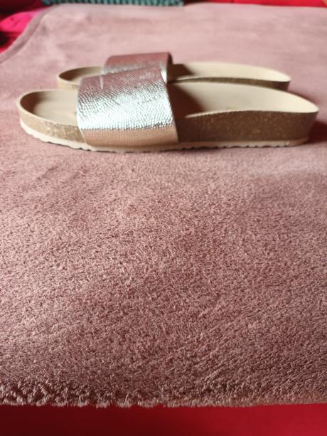 Zlate korkove slapky nenosene, 37
