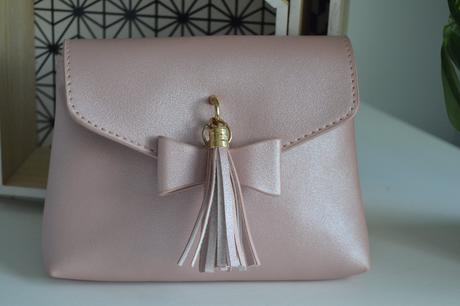 Dievčenská perleťovo ružová crossbody kabelka,