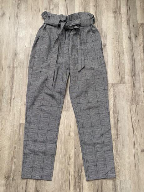Šedé nohavice, 34
