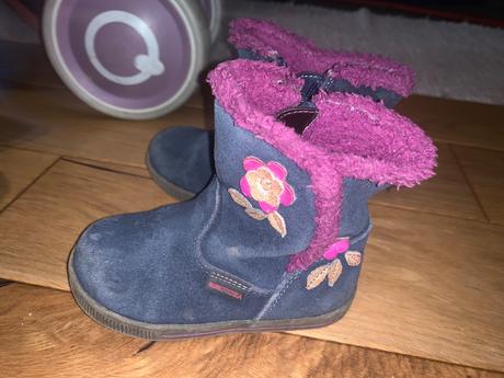 Dievčenské cizmy, 22