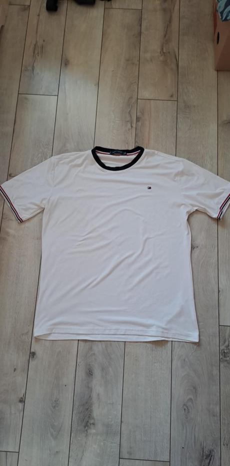 Tričko, sedí na l, l