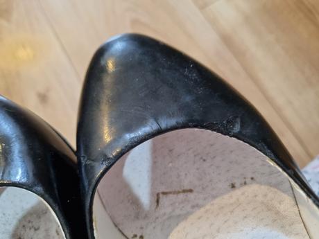 Cierne lakove lodicky, 36