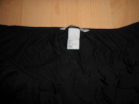 Cierne tricko s kvietkami, h&m,s