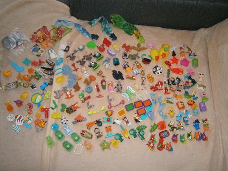 Kinder hračky(cena za ks), 